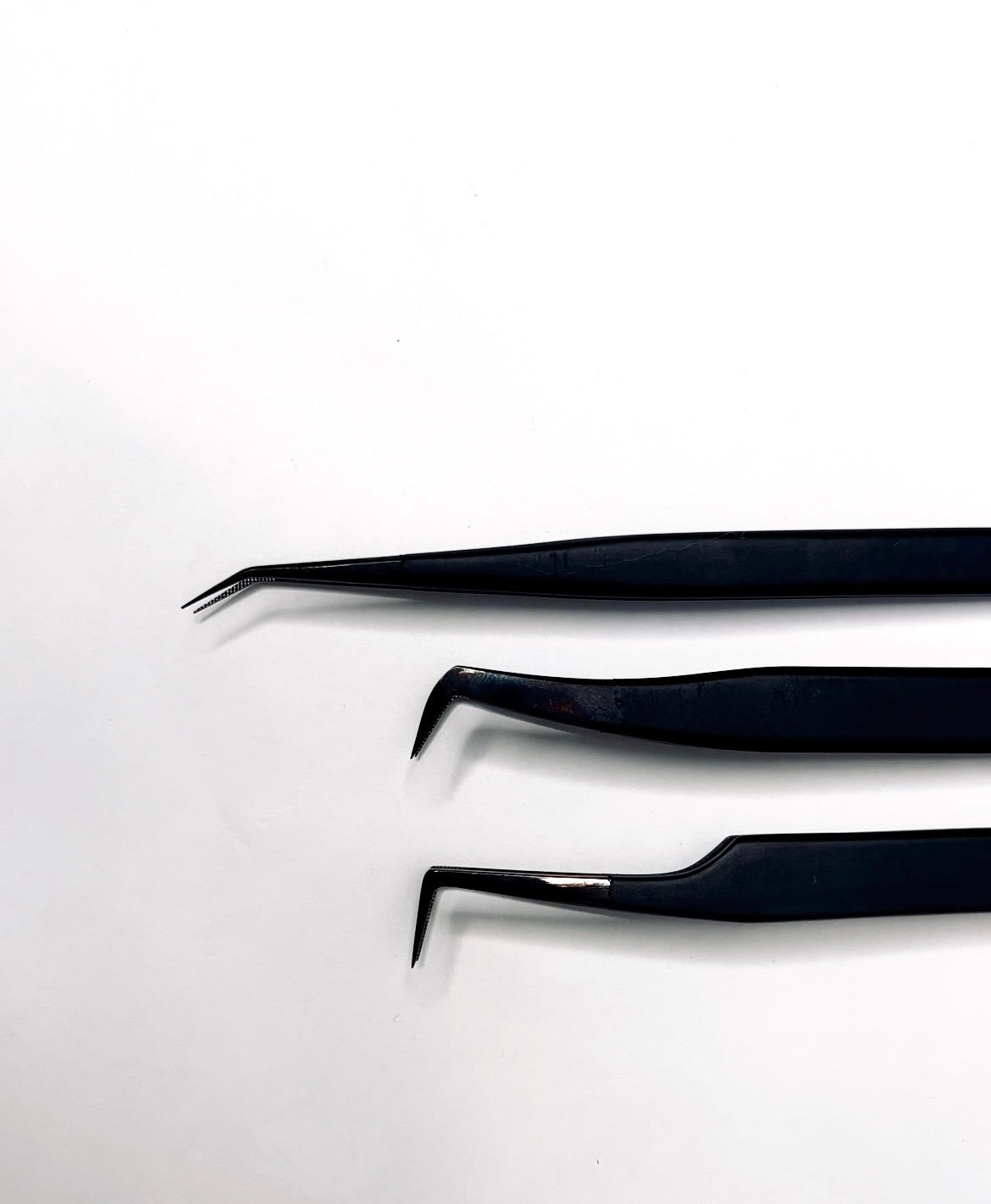 ITS BLACK & WHITE TWEEZER COLLECTION