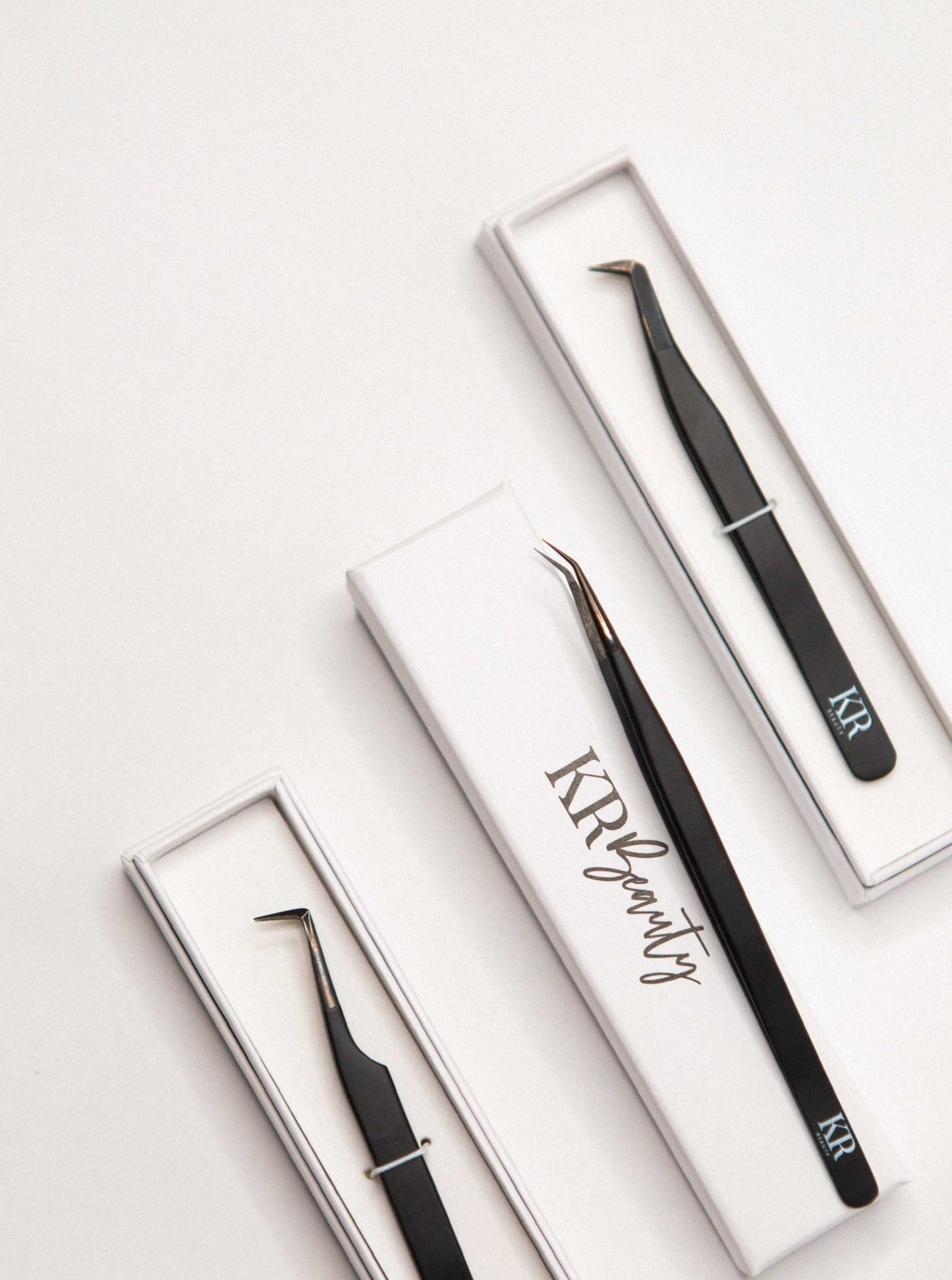 ITS BLACK & WHITE TWEEZER COLLECTION